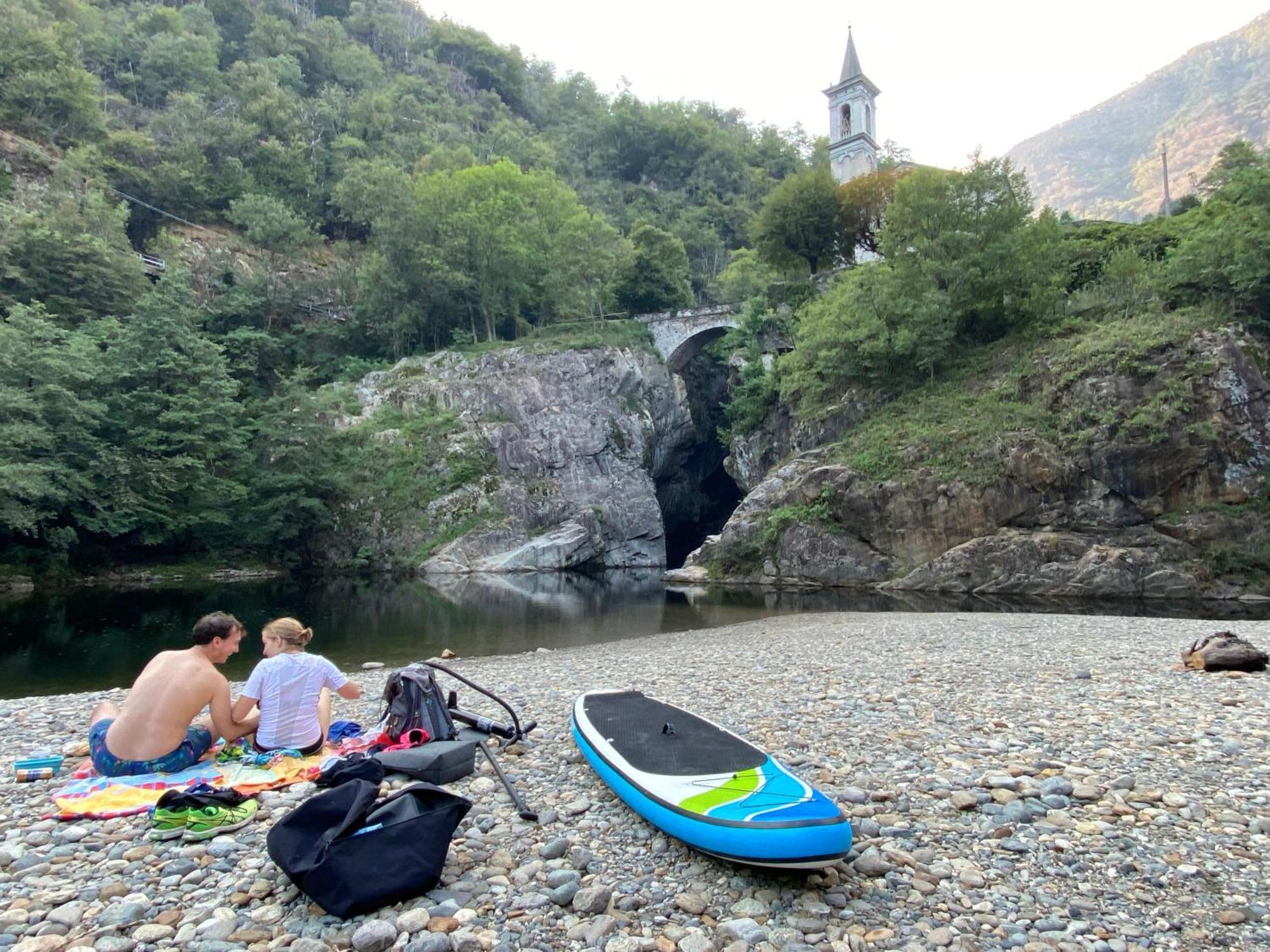 Holiday Lido Канобио Екстериор снимка
